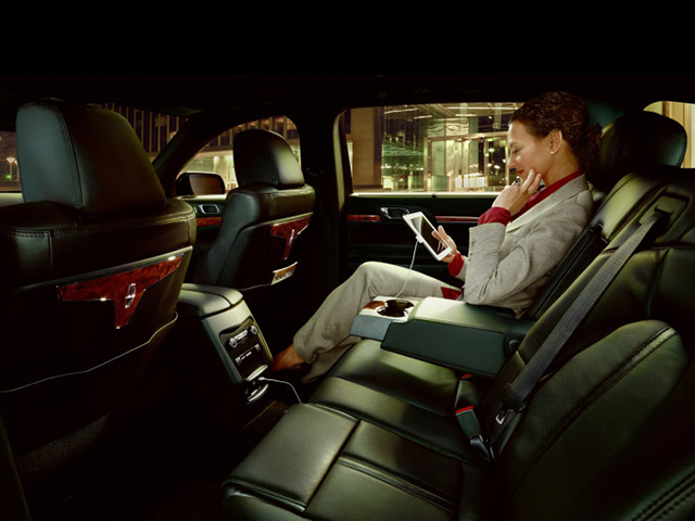 page-fleet-mkt-sedan-seating luxury sedan limo vail